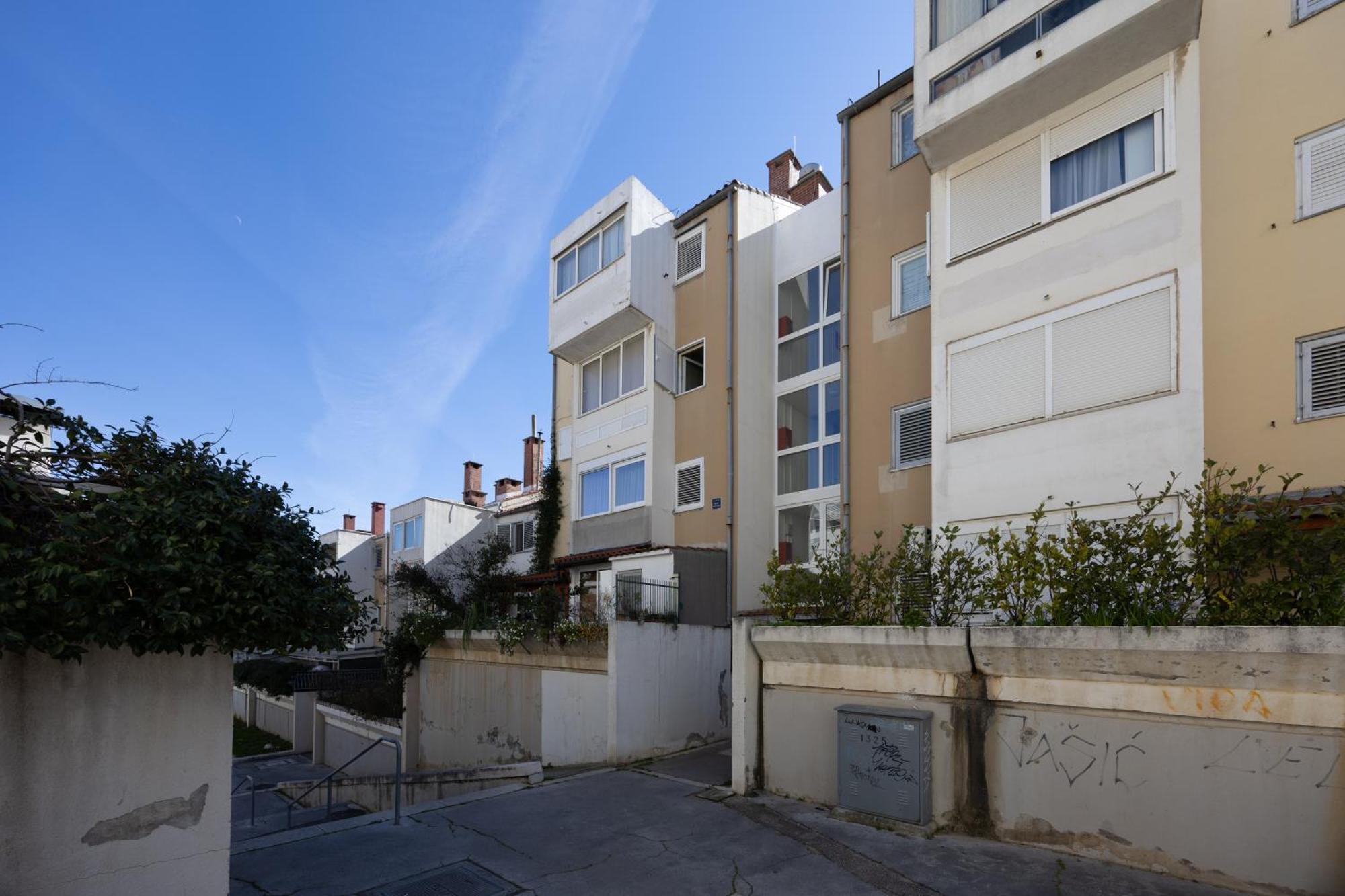 Apartment Sweet Cherry Split Exterior photo